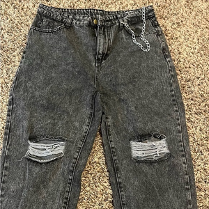 Black acid wash 90’s style mom jeans‎